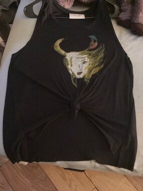 Black sleeveless shirt